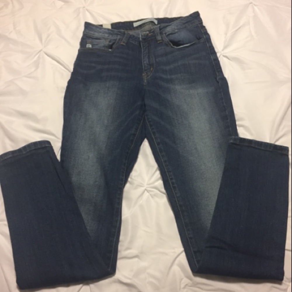 High waisted jeans!